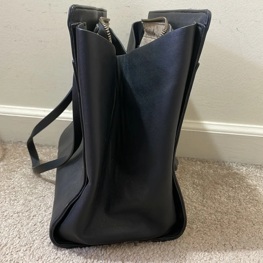 Guess Women’s Black Shoulder Bag Double Strap Medium Size